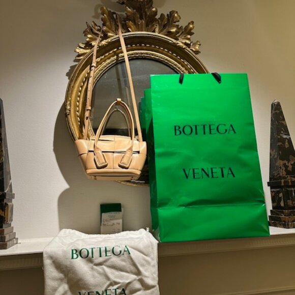 Bottega Veneta Intrecciato Mini Arco Calfskin Leather Tote Almond - Picture 2 of 16